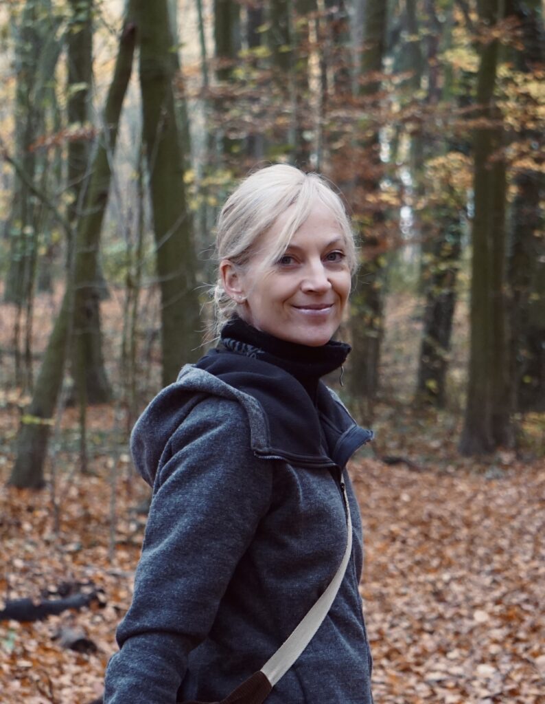 Portrait Miriam Schulz im Herbstwald